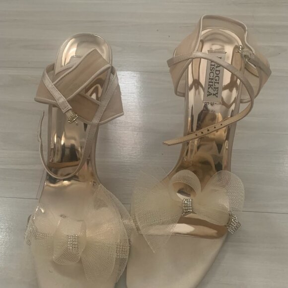 Badgley Mischka Bow Heels - Picture 1 of 2